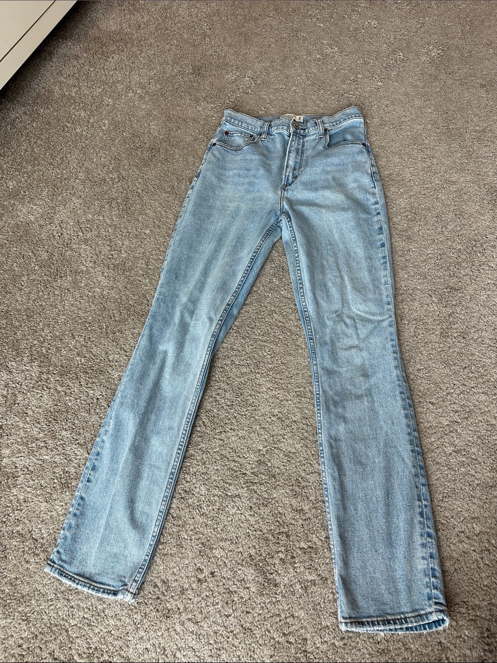 Abercrombie & Fitch The 90’s Slim Straight Ultra High Rise Size 28